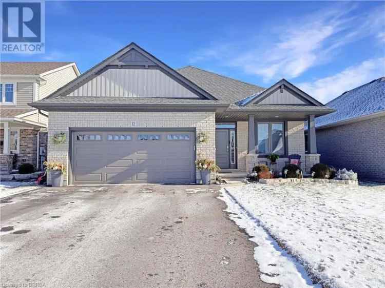 5 Bedroom 3 Bathroom Family Home in Desirable Community