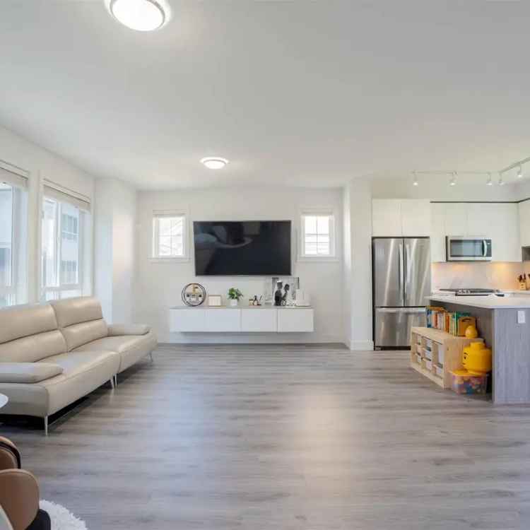 3 Bed 25 Bath Townhouse Corner Unit for Sale