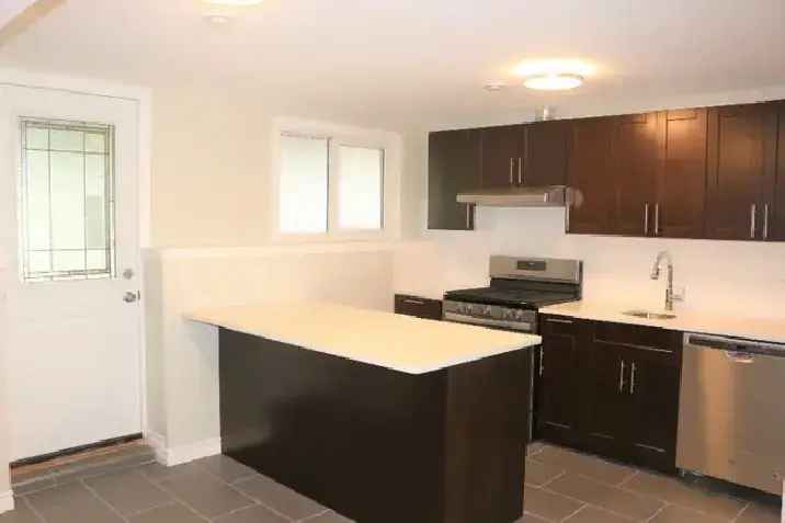 Rent Lower Unit in Ottawa with 3 Bedrooms Near Algonquin College