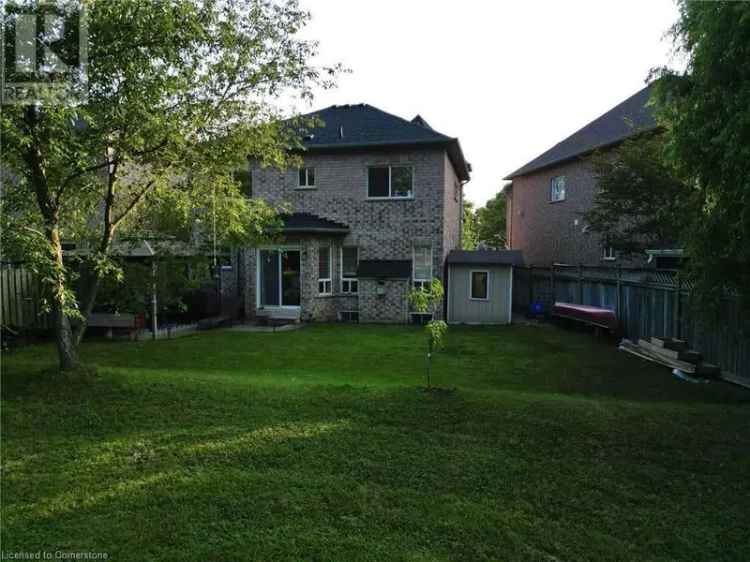 Burlington Orchard 4-Bedroom Home - 2700 Sq Ft - Bronte Creek Backyard