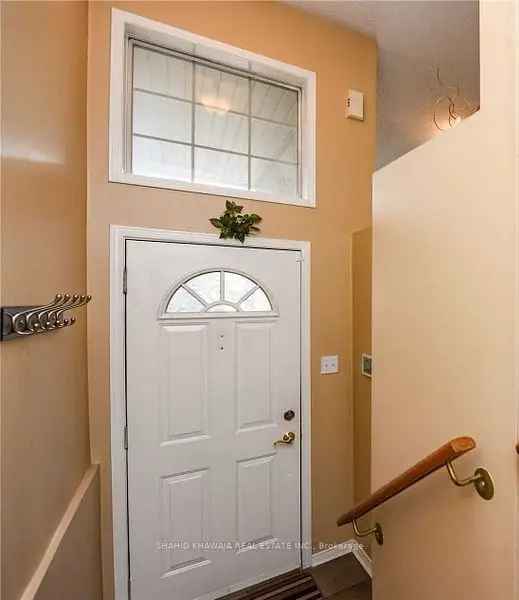 Brampton 3-Story Condo Townhouse - Family Friendly Neighborhood