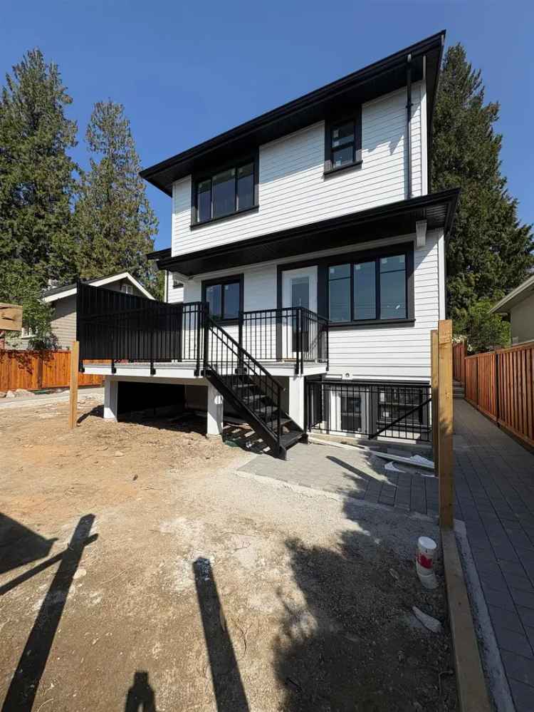 3 Bedroom Triplex House with South-Facing Deck and Potential Nanny Suite