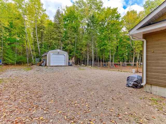 Rustic Retreat near Pembroke: 3-Bedroom Home with Ottawa River Access