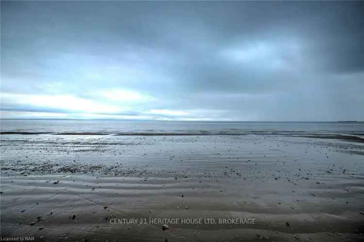 Lakefront Cottage on Sandy Beach Near Niagara-on-the-Lake