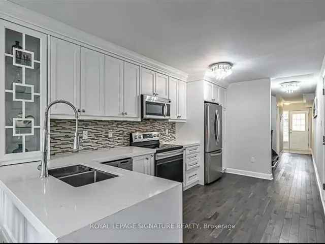 Summerhill Newmarket Townhouse: End Unit, Finished Basement, Modern Kitchen