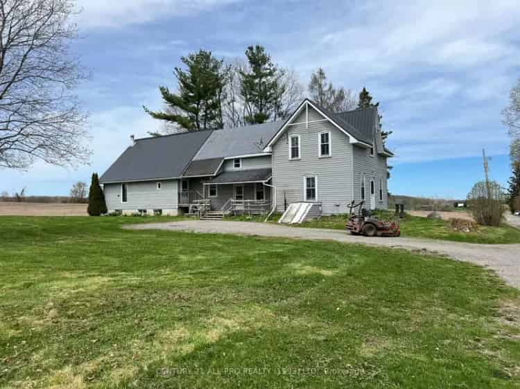 3+2 Bedroom Farmhouse with Country Views