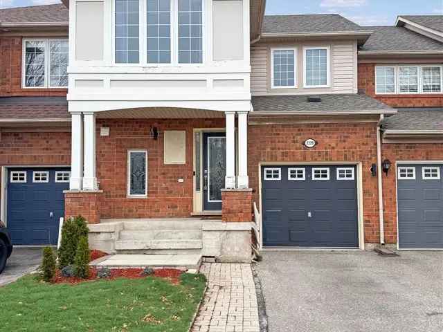 Oakville Family Townhouse 3 Bedroom Modern Kitchen Near Parks Schools