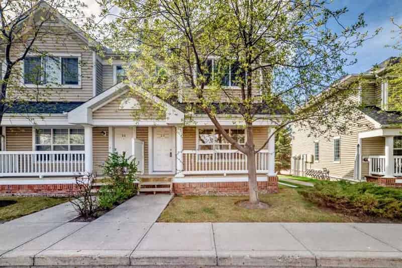 2 Story Townhouse 3 Bedrooms 2 Parking Stalls