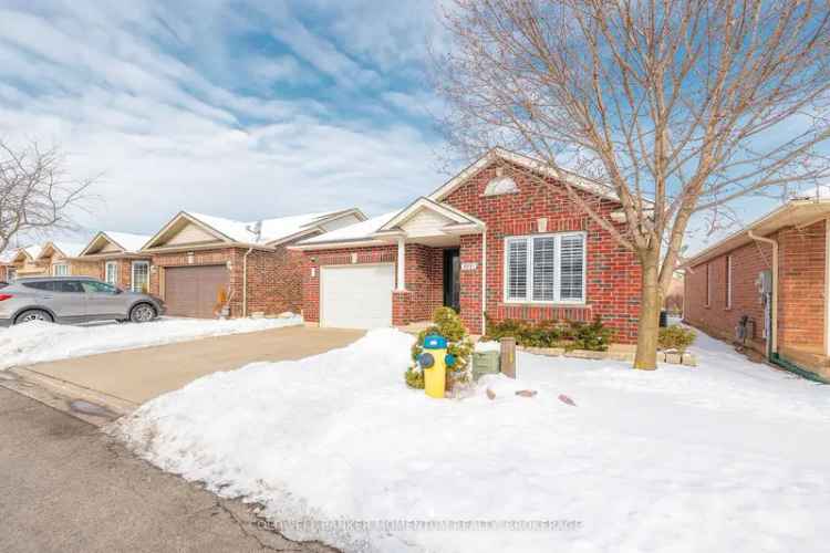 Luxury Retirement Bungalow  Hardwood Floors Updated Kitchen Hot Tub