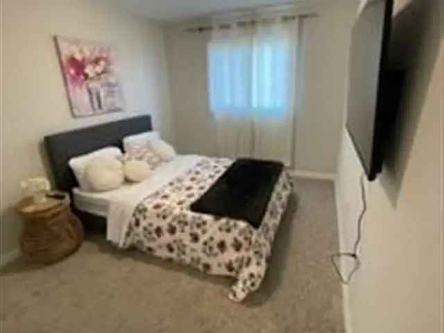 Townhouse For Rent in Niagara Falls, Ontario