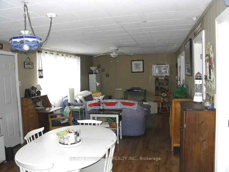 Ipperwash Beach Cottage 3 Bedroom 3 Bath Garage Furnished