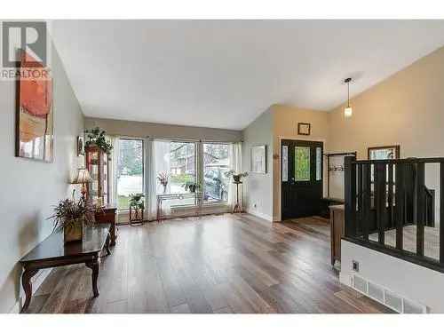 4 Bedroom Family Home with Pool Near Shannon Lake