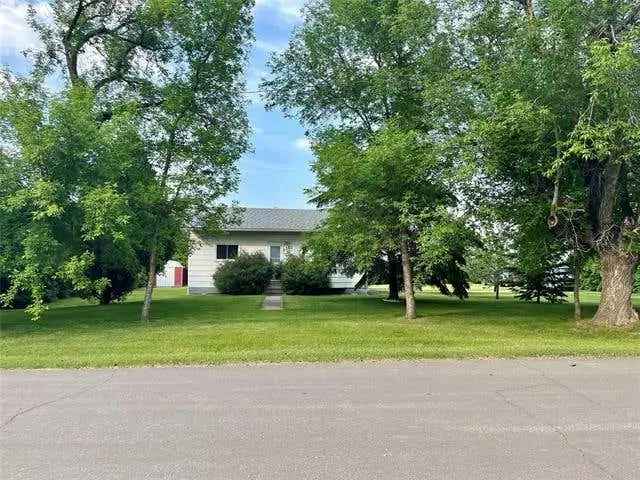 Hartney Bungalow - Starter Home - Huge Lot - Quick Possession