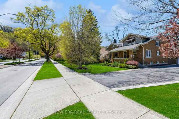 House For Sale in Grimsby, Ontario