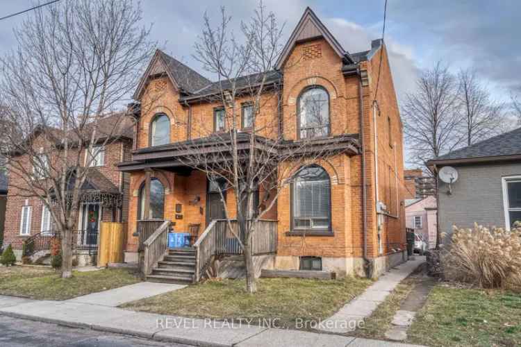 House For Sale in Hamilton, Ontario