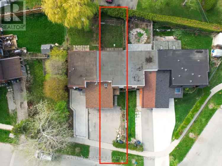 Spacious 5-Bedroom Freehold Townhome Near Schools and HWY 401