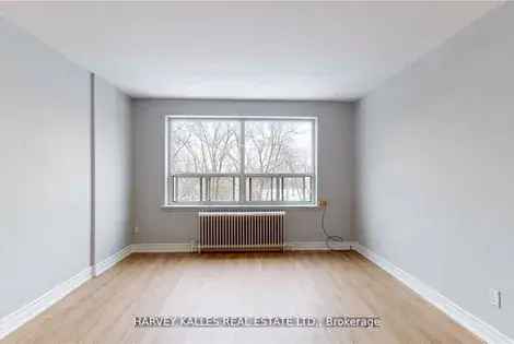 1 room house of 291 m² in Toronto