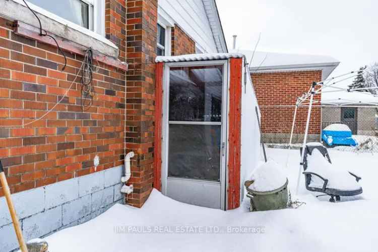 Hamilton Mountain Brick Bungalow - Huge Potential