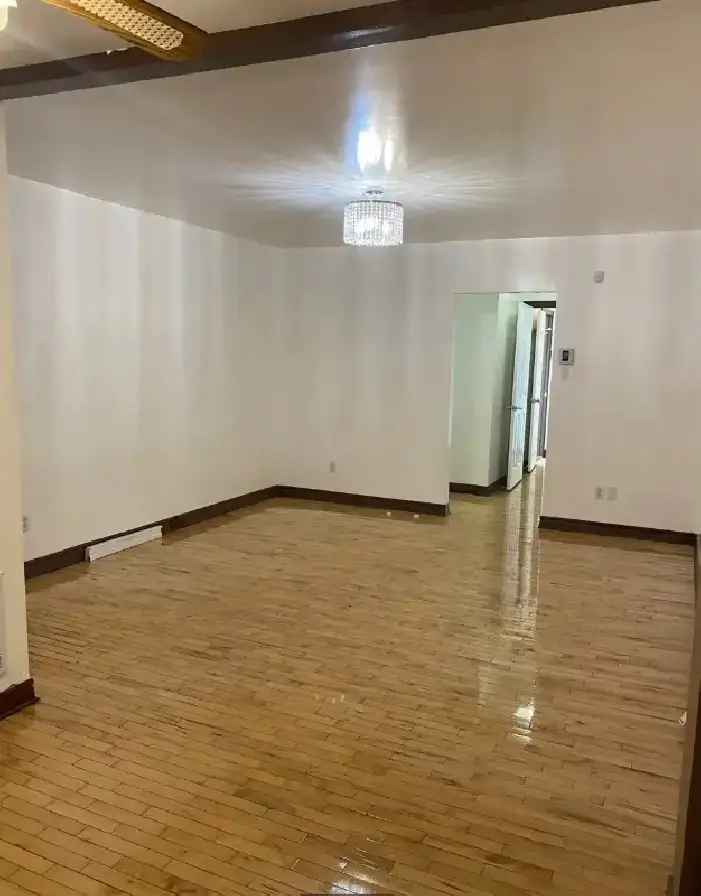 Rent Spacious 5 ½ Apartment Near Metro Beaubien with Modern Features