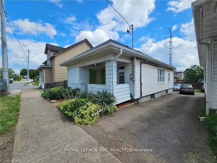 Updated 2-Bed Home Near QEW and 406