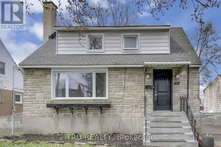 Updated Detached Home in Carlington Family Friendly Large Backyard