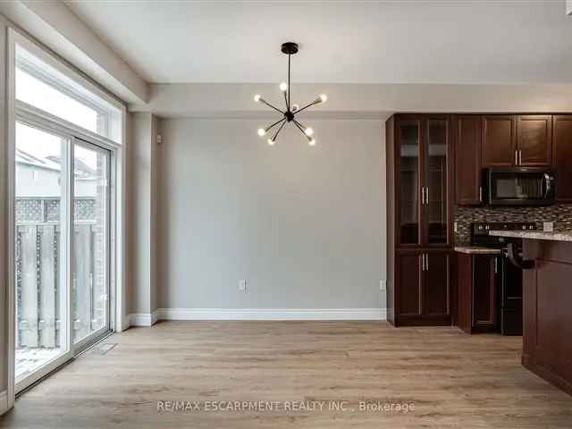 3-Bedroom Townhome near Lake Ontario - Newly Renovated