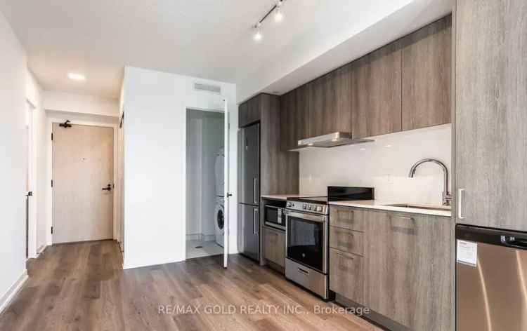 Rent One Bedroom Den Apartment Near Vaughan Metropolitan Centre With Amenities