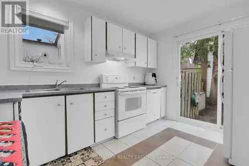 3 Bed 2 Bath Townhouse in South Keys Ottawa