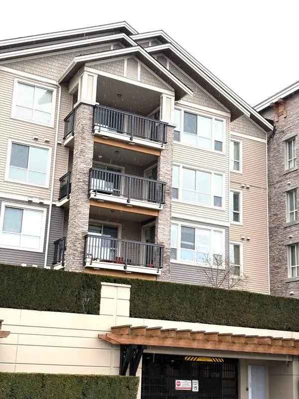 Langley Corner Unit 2 Beds 2 Baths Top Floor 2 Parking Spots