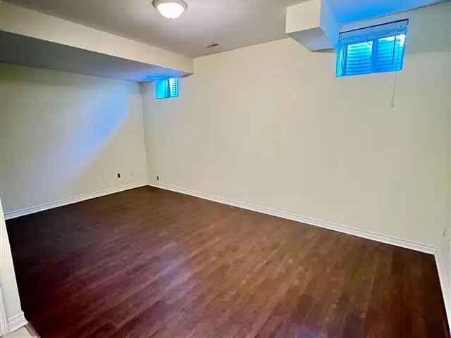 Basement Apartment near Amenities and Go Station