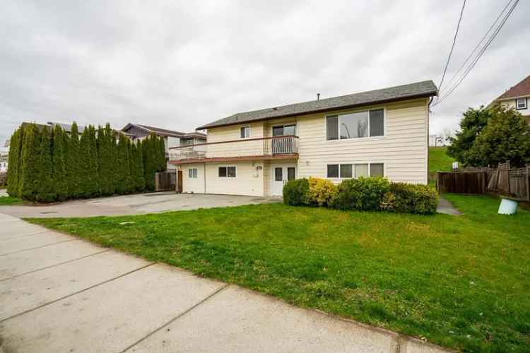 A $1,898,800.00 House/Single Family with 7 bedrooms in Queensborough, New Westminster