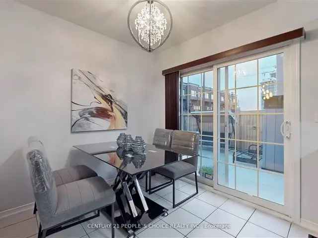 Townhouse For Sale in Brampton, Ontario