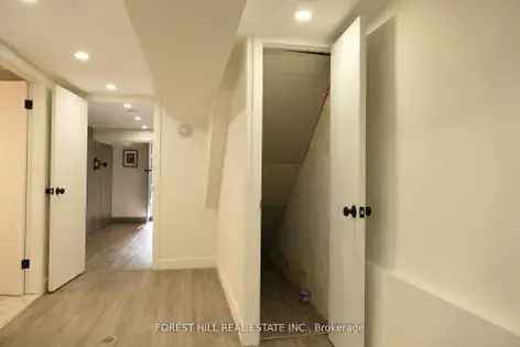 3 rooms house of 314 m² in Toronto