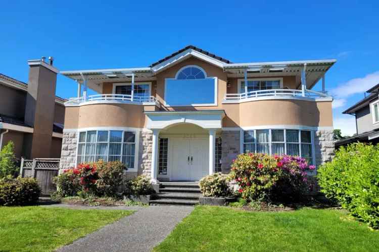 Kerrisdale Family Home 6 Beds 5 Baths Large Lot Updated