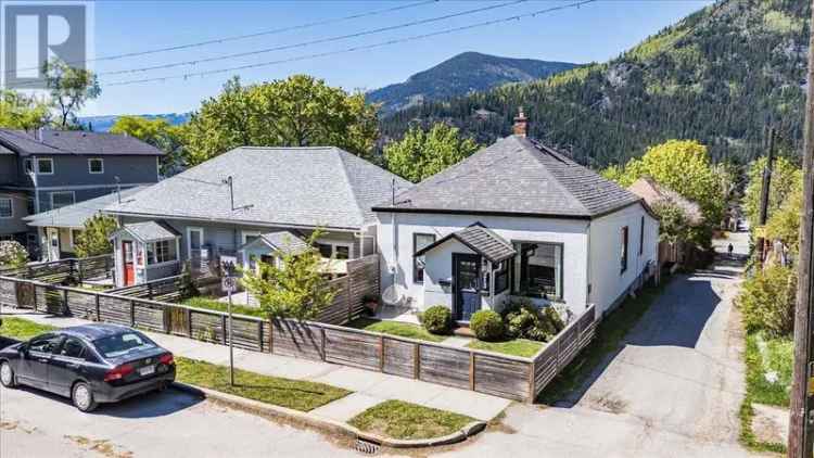 Charming 2 Bed 2 Bath Home Near Downtown Nelson