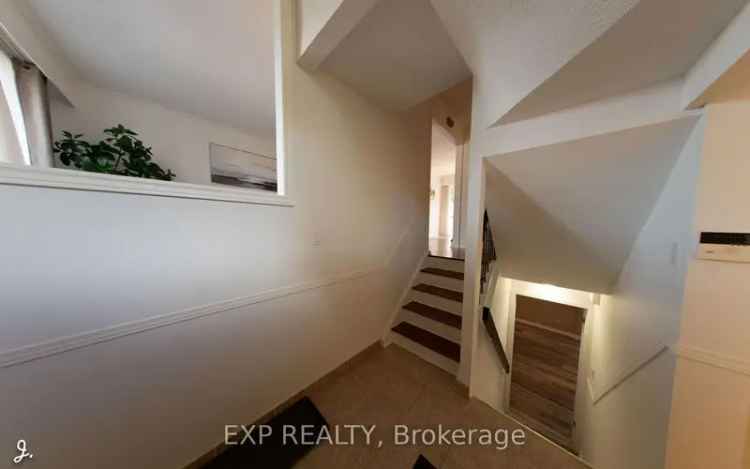 4 Bedroom Semi-Detached Home Near Mooney's Bay Beach