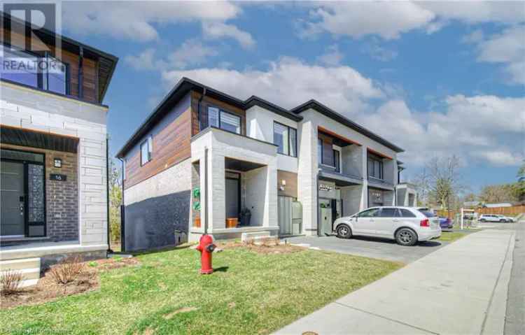 Modern Townhome in Brook Village Hespeler - 3 Beds 2 Baths