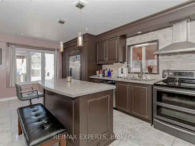 3 Bed 4 Bath End Unit Townhome Near Vaughan Hospital