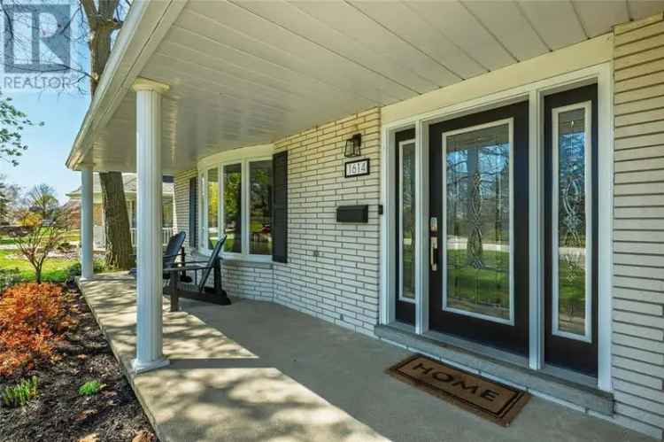 5-Bedroom 2.5-Bathroom Home in Desirable Neighbourhood
