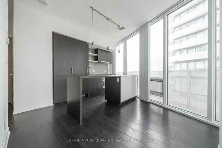 Condo For Rent in 88, Harbour Street, Toronto, Ontario