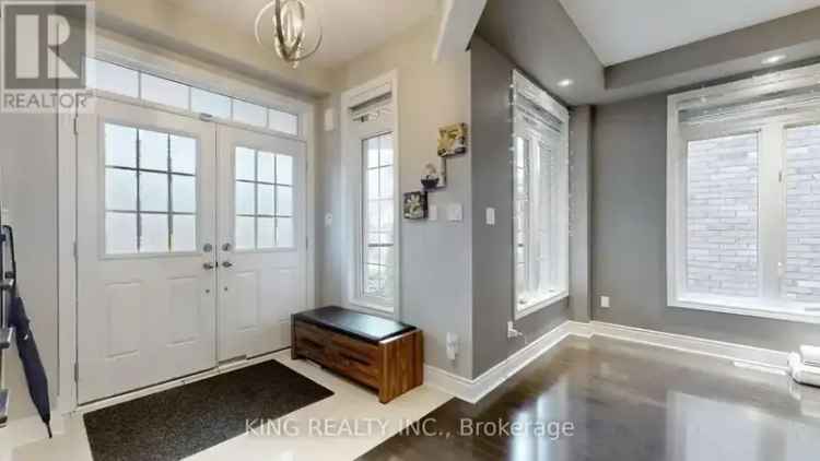 939 Goring Circle Newmarket Executive Home