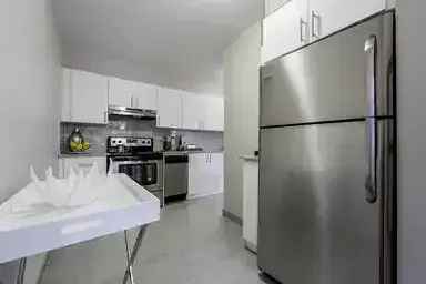 Apartment For Rent in Bathurst Street, Toronto, Ontario