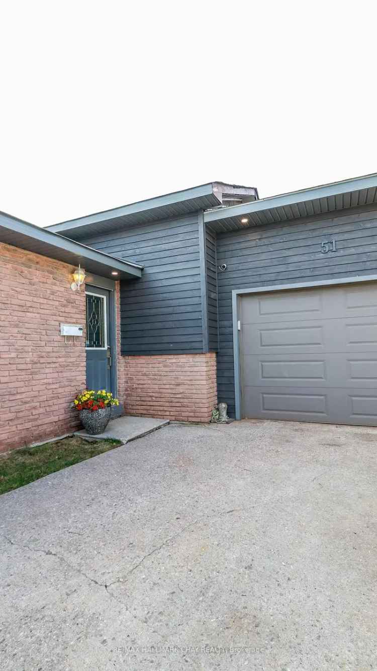 4 Bedroom Family Home with Pool Near Amenities
