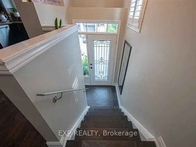 Townhouse For Rent in Burlington, Ontario