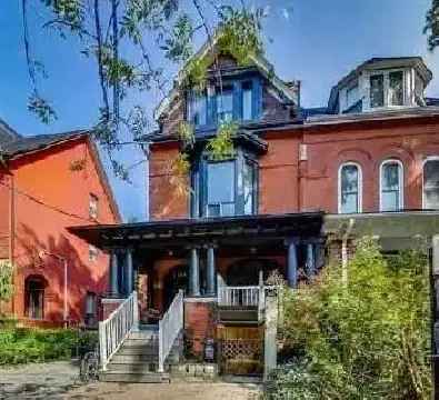 Renovated 1 Bed Victorian Building in Little Italy