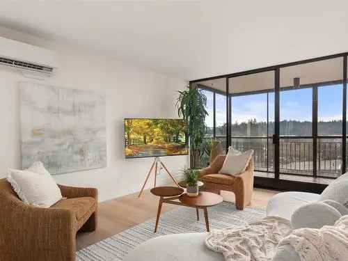 Ambleside Luxury Condo 3 Bed 1600 sq ft Ocean & Mountain Views