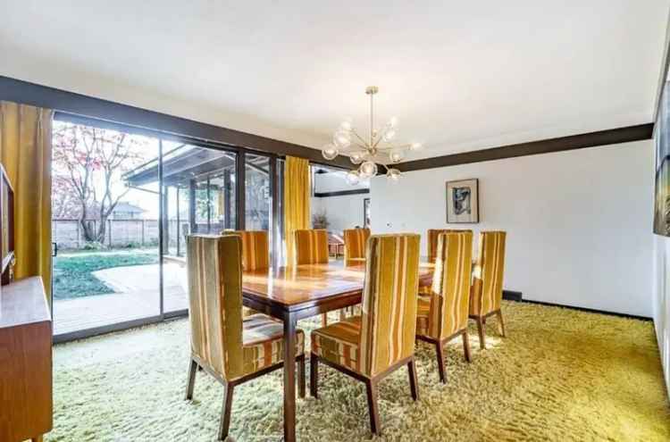 This Vancouver Home is a 1970s Time Capsule… Yellow Shag and All