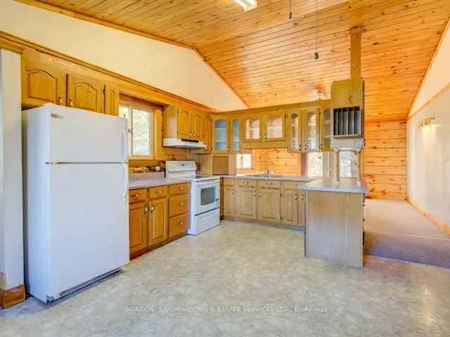 Waterfront Log Home on Picton Bay 2+1 Bedroom 3 Bathroom Retreat