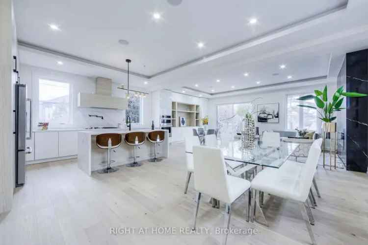 Buy Detached Contemporary Home in Prestigious Lakeview Community