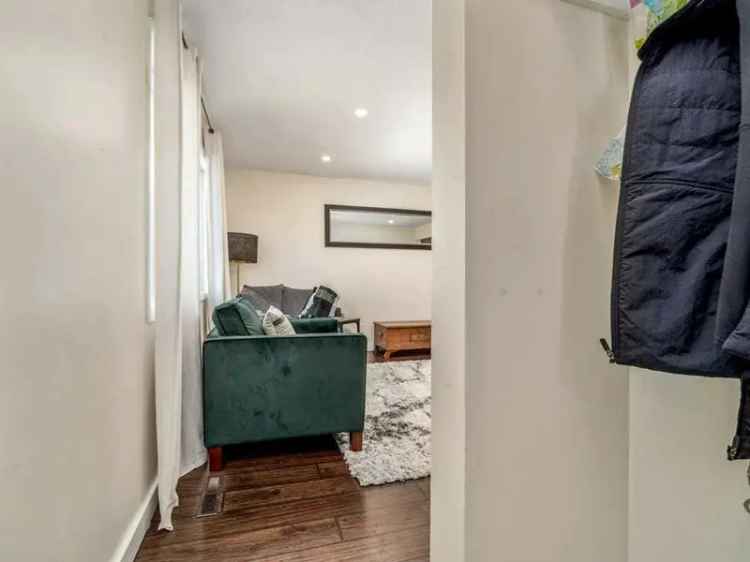 Lakeview Bungalow - 3 1 Bedrooms - Updated Kitchen - Large Backyard
